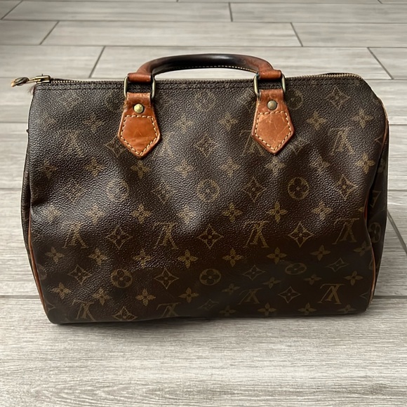 Louis Vuitton Handbags - Louie Vuitton Monogram Speedy 35 GUC